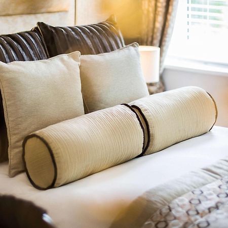 Worldhotels Distinctive Woughton House Hotel Milton Keynes Dış mekan fotoğraf