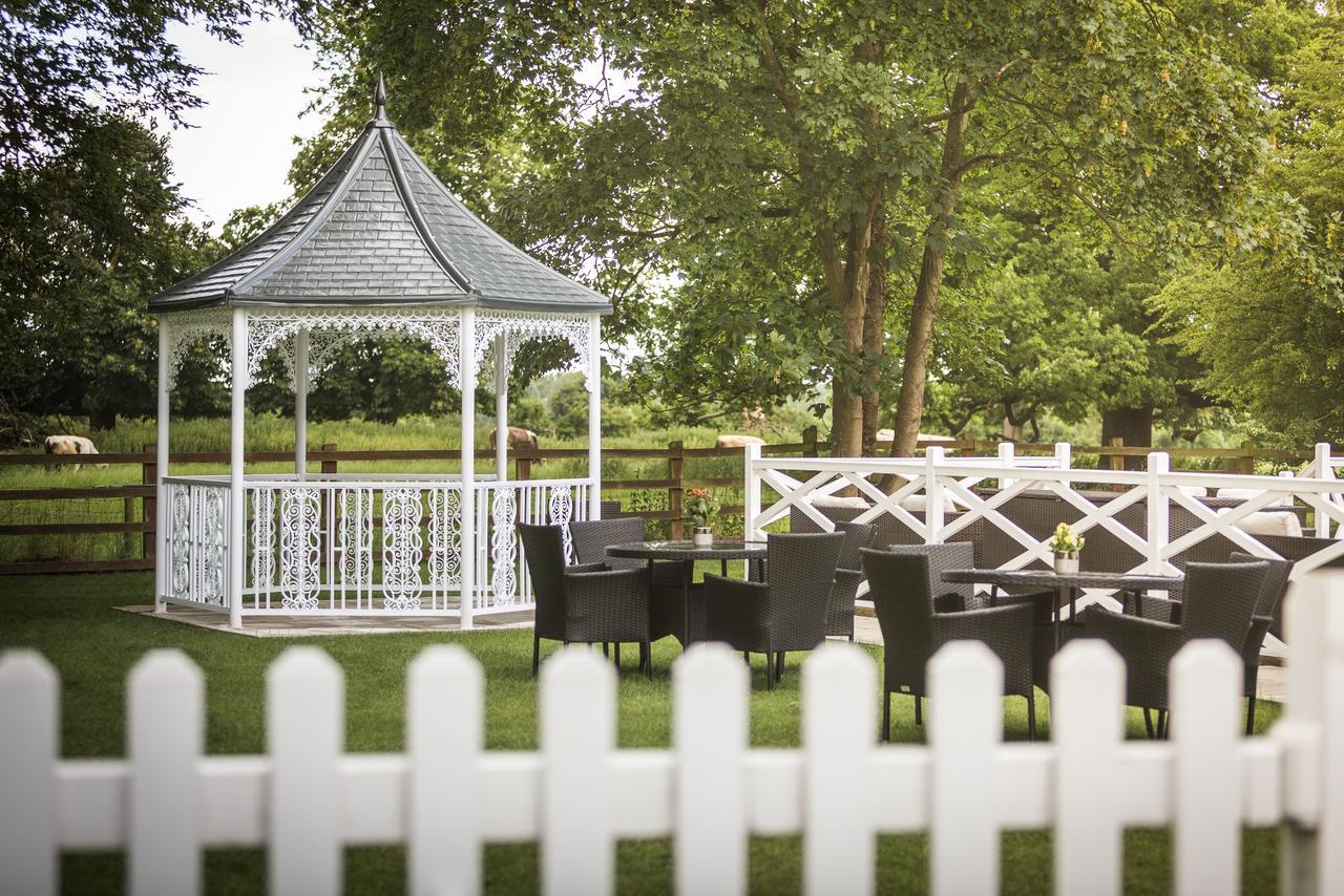 Worldhotels Distinctive Woughton House Hotel Milton Keynes Dış mekan fotoğraf