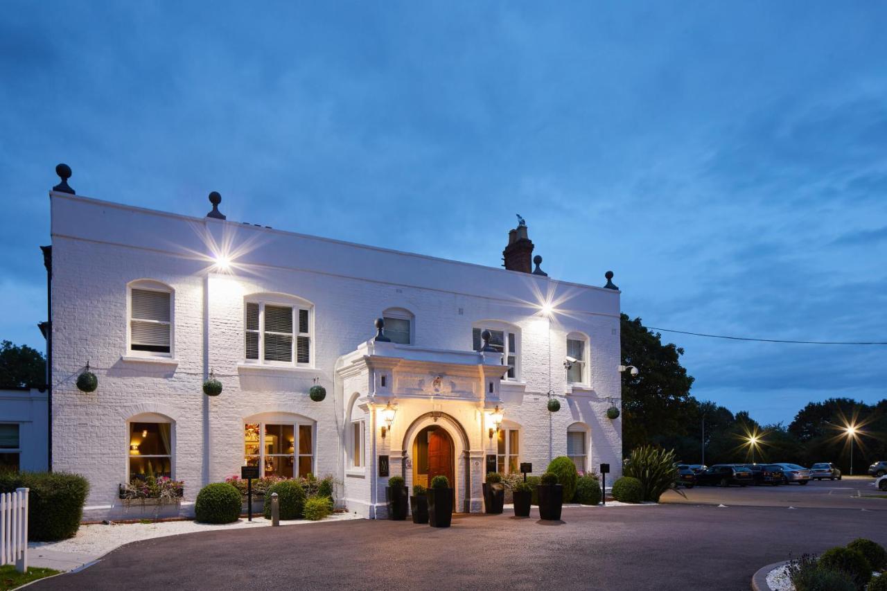 Worldhotels Distinctive Woughton House Hotel Milton Keynes Dış mekan fotoğraf