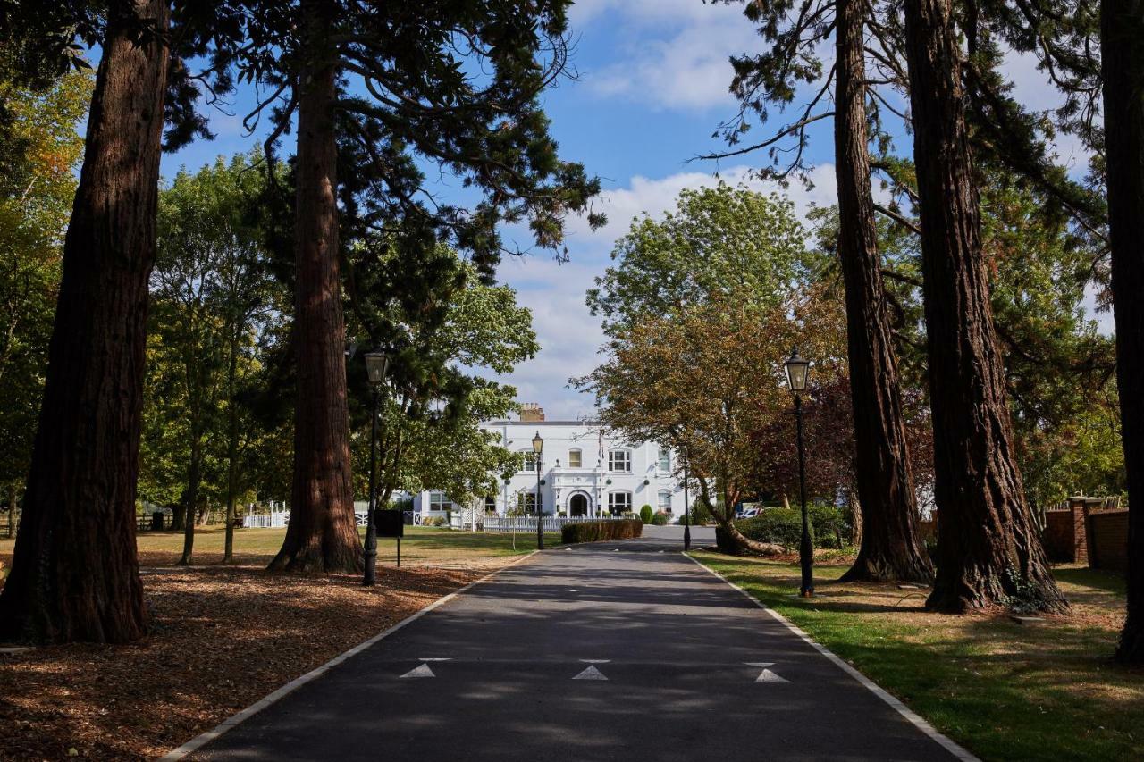 Worldhotels Distinctive Woughton House Hotel Milton Keynes Dış mekan fotoğraf
