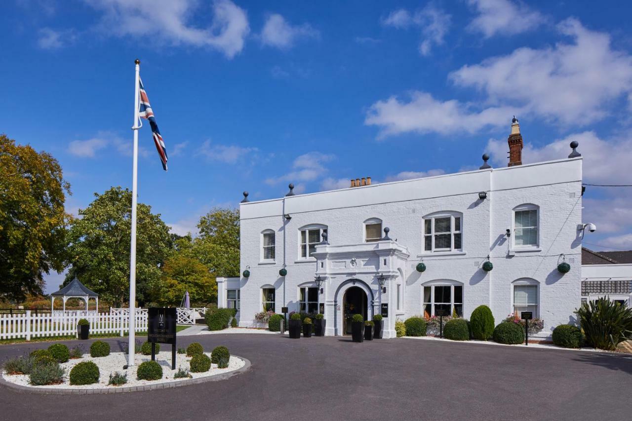 Worldhotels Distinctive Woughton House Hotel Milton Keynes Dış mekan fotoğraf