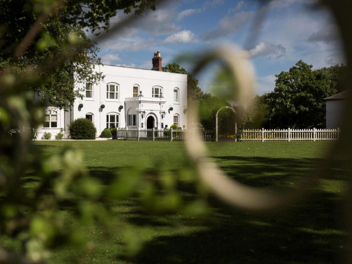 Worldhotels Distinctive Woughton House Hotel Milton Keynes Dış mekan fotoğraf